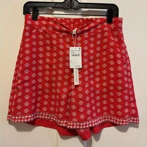Max Studio Red Floral Women’s Shorts. Medium NWT